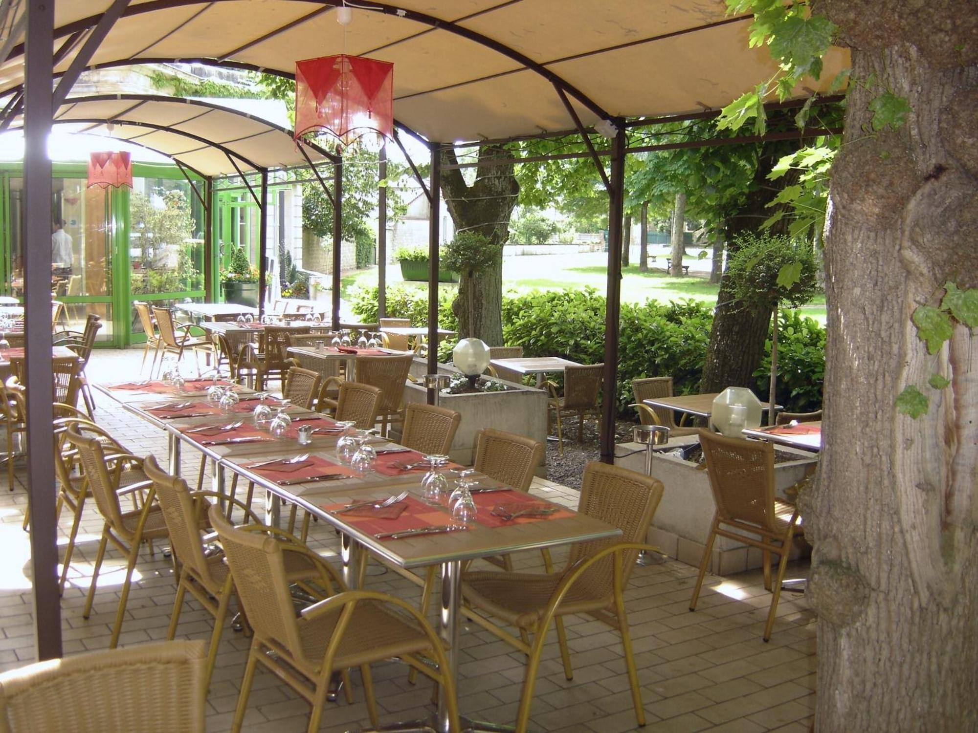 Hotel Restaurant Du Parc De La Colombiere Dijon Exterior photo