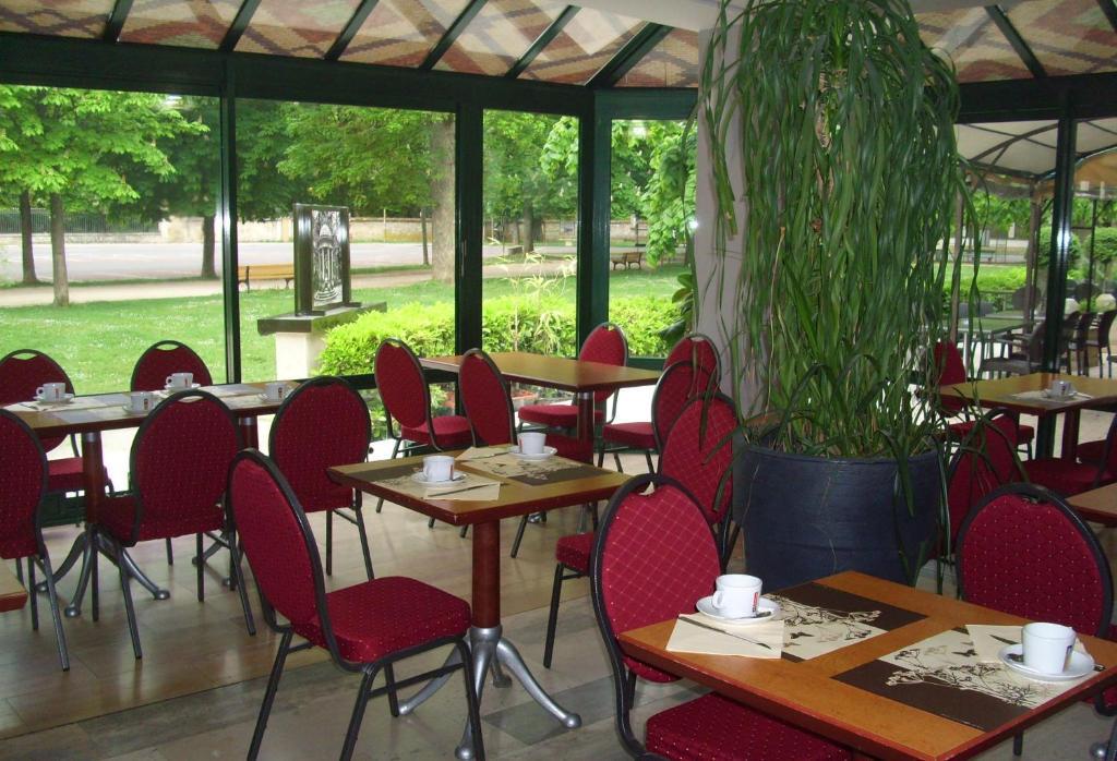 Hotel Restaurant Du Parc De La Colombiere Dijon Exterior photo