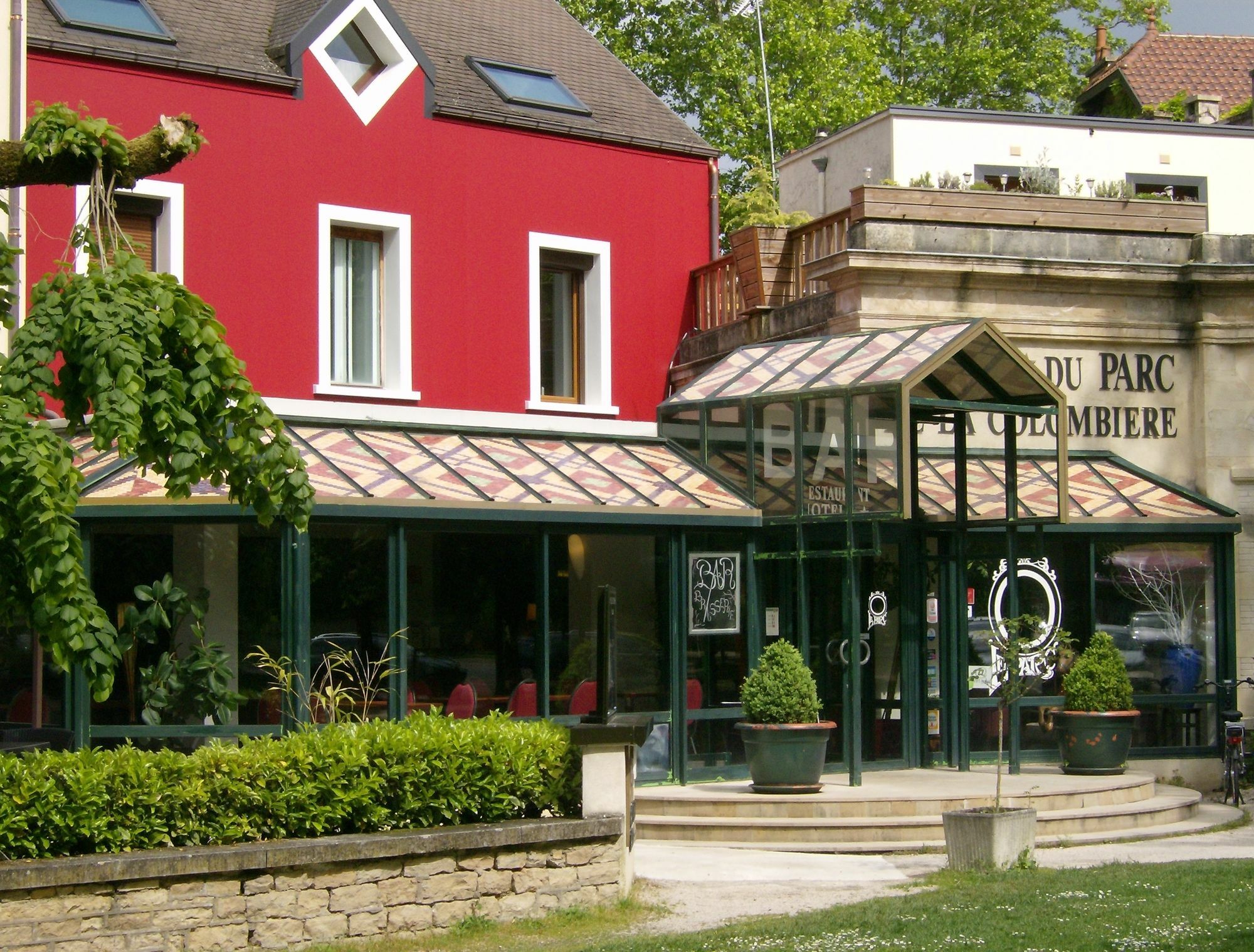 Hotel Restaurant Du Parc De La Colombiere Dijon Exterior photo